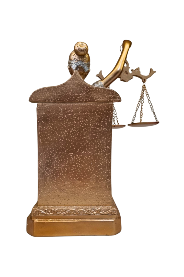 Dama da justica sentada 29cm 3