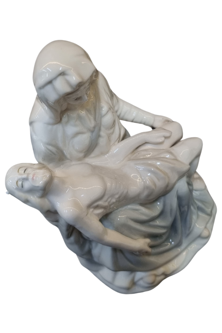 Pieta porcelana 2