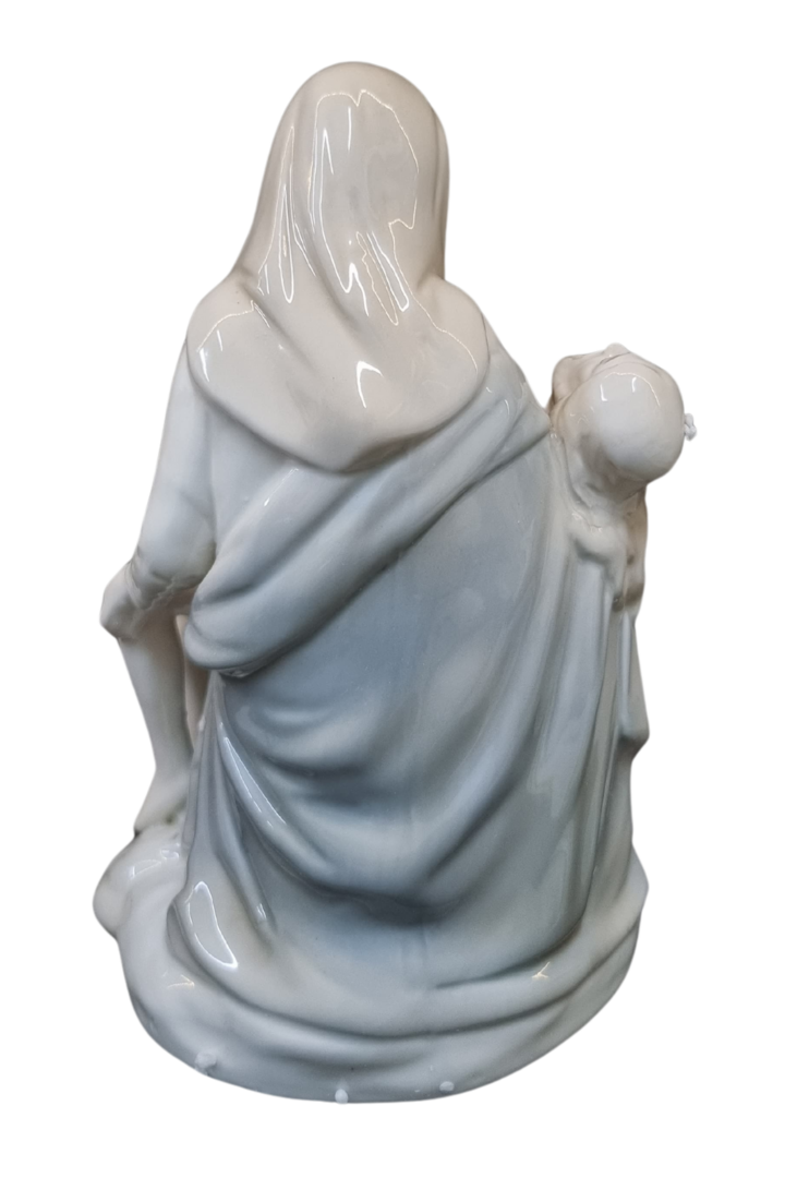 Pieta porcelana 3